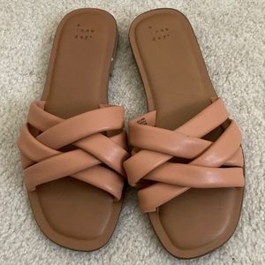 A new day cross cross woven strap slide sandal. Size US womens 8.5